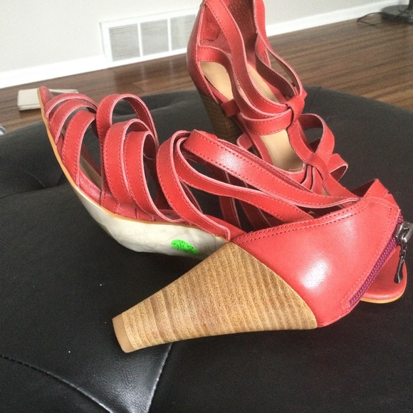 Pyramidis shoes - Picture 3 of 4